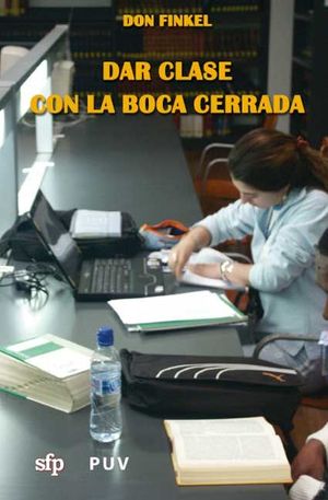 DAR CLASE CON LA BOCA CERRADA