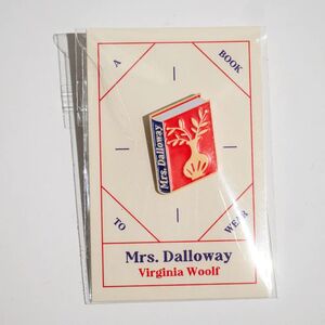 MRS. DALLOWAY BOOK BY VIRGINIA WOOLF ENAMEL PIN